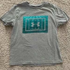 Under Armour Boys Football graphic Shirt YSM- Gray